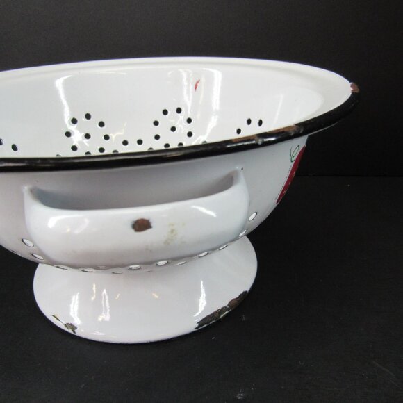 1983 Teleflora White Painted Metal Collander with Strawberry Design 4"X8" - Picture 6 of 8